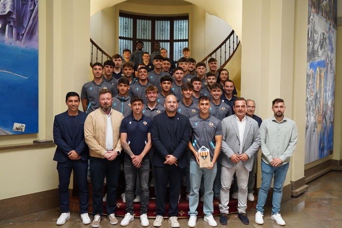 La Diputació de Castelló rep als jugadors del CD Castellón B després del seu ascens a Segona RFEF