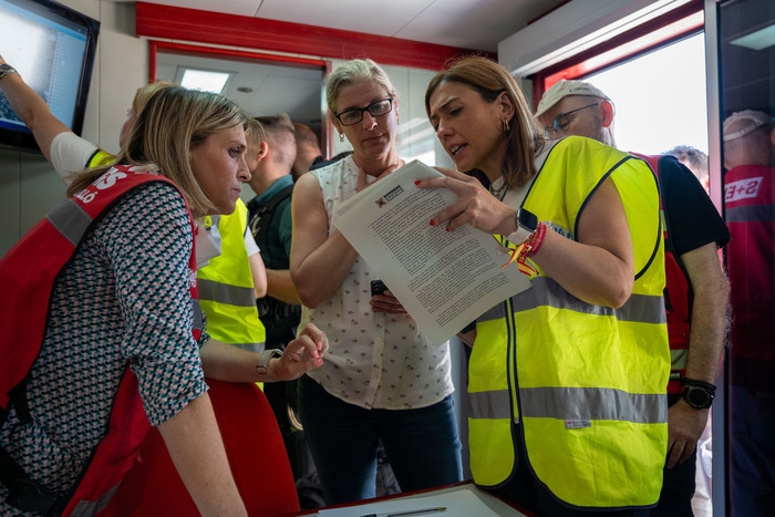El Consorcio Provincial de Bomberos trabaja con un amplio dispositivo en el incendio industrial de Almassora